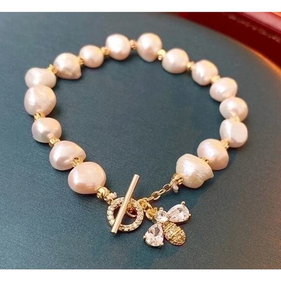 Unbranded Jewelry - Retail $30 Copper & Freshwater Pearl Toggle Bee Bracelet*Blinged out!